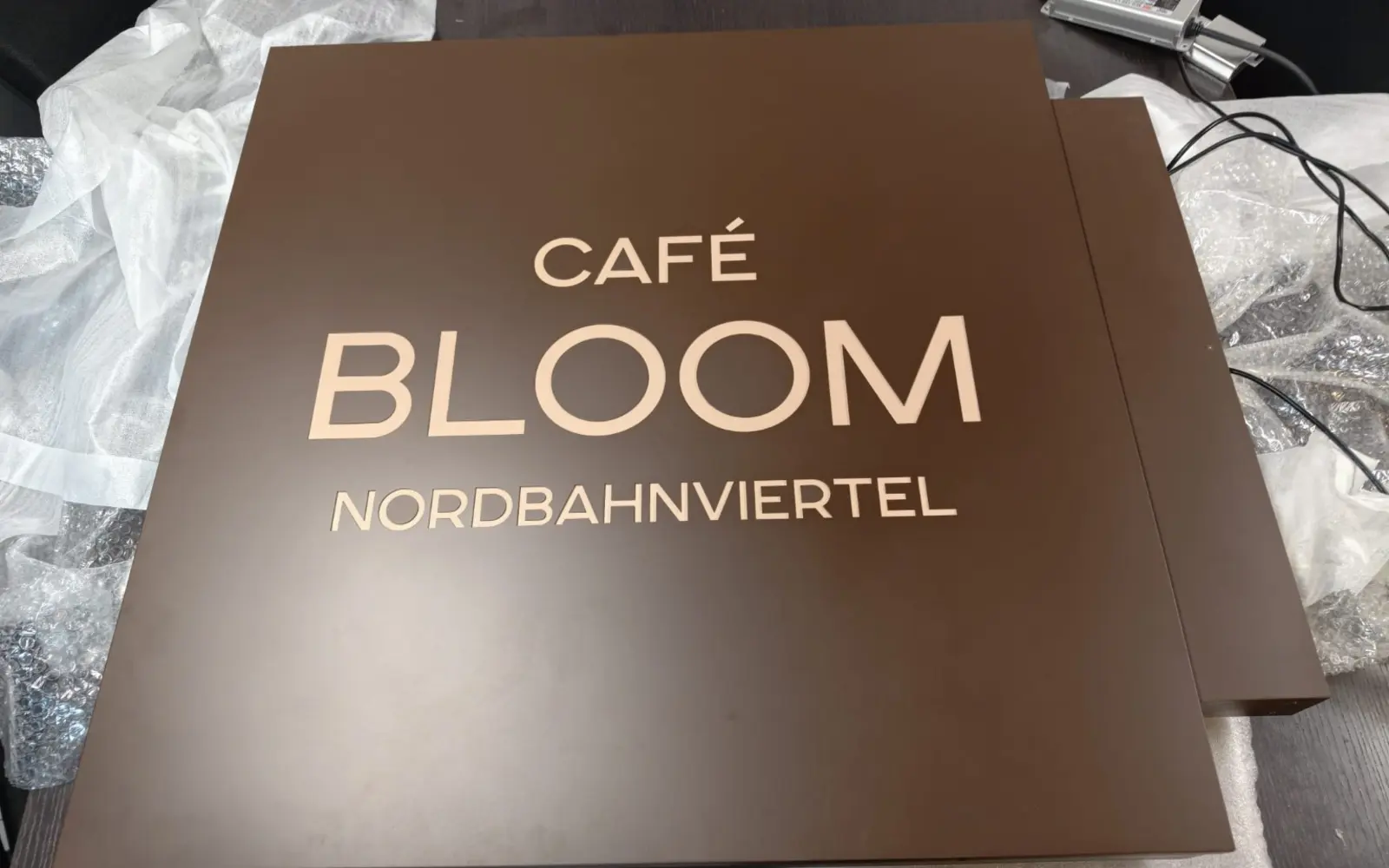 Fertiger beleuchteter Café-Bloom-Leuchtkasten